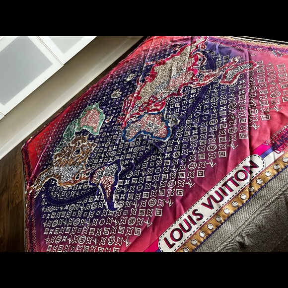 Louis Vuitton shawl 39x 39 inches - Picture 3 of 5